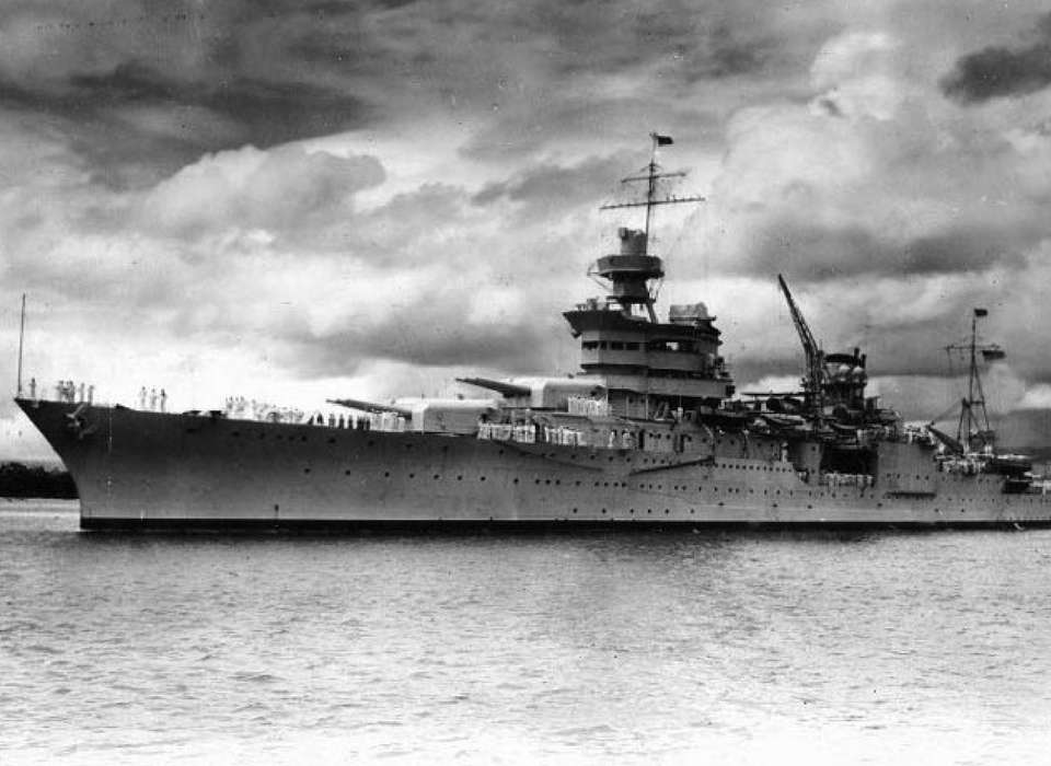 uss indianapolis black and white